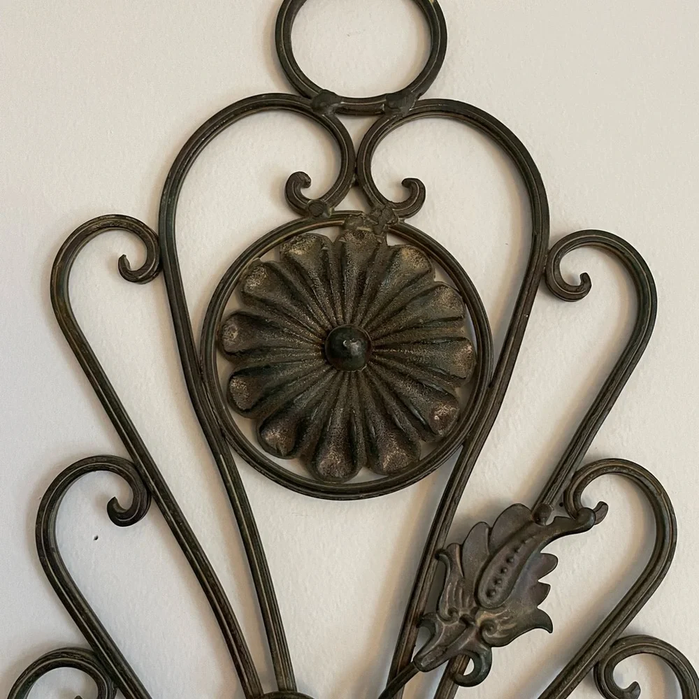 Vintage Victorian Scroll Style Black/Dark Green Metal Decorative Wall Easel
